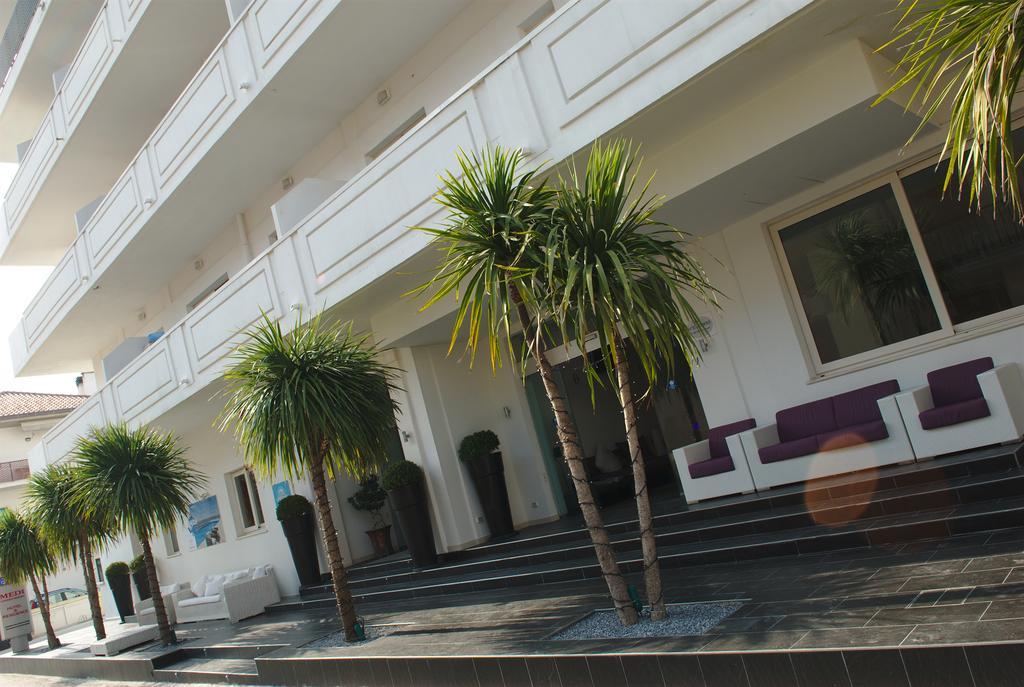 Medi Garden Hotel&Residence ألبا أدرياتيكا المظهر الخارجي الصورة