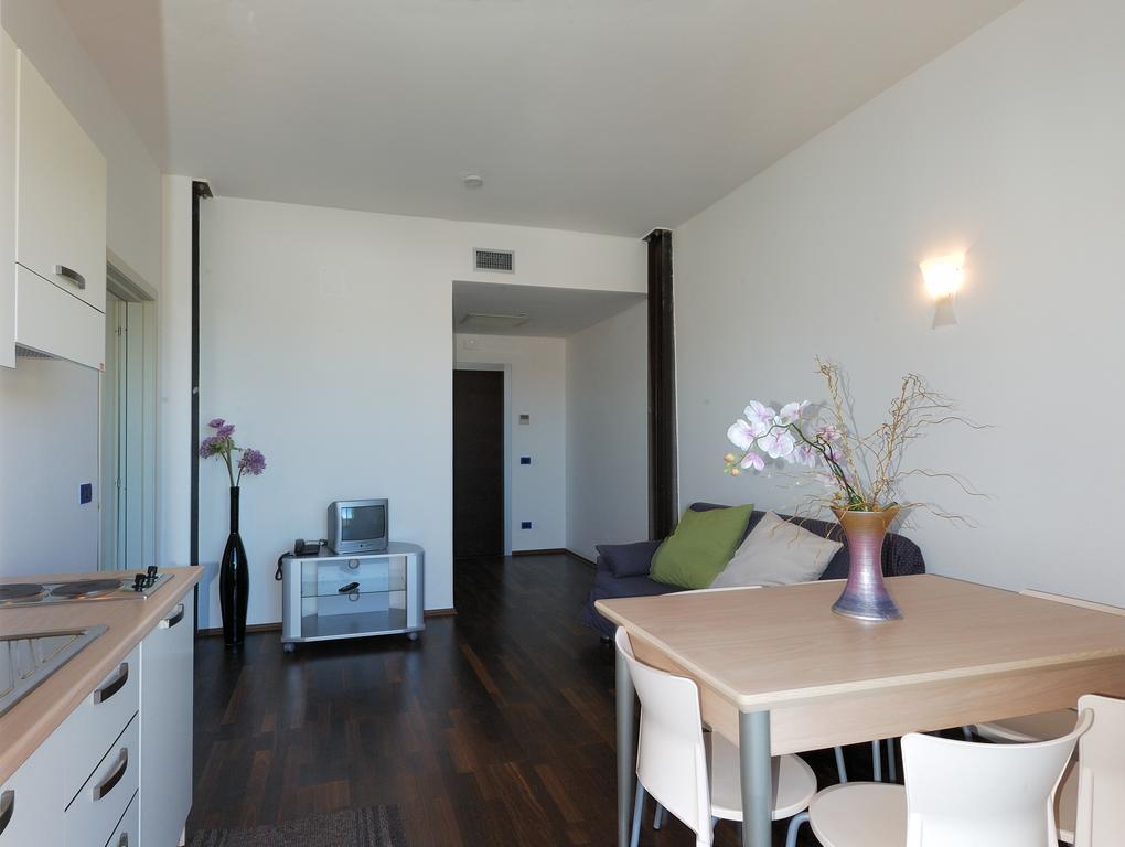 Medi Garden Hotel&Residence ألبا أدرياتيكا المظهر الخارجي الصورة