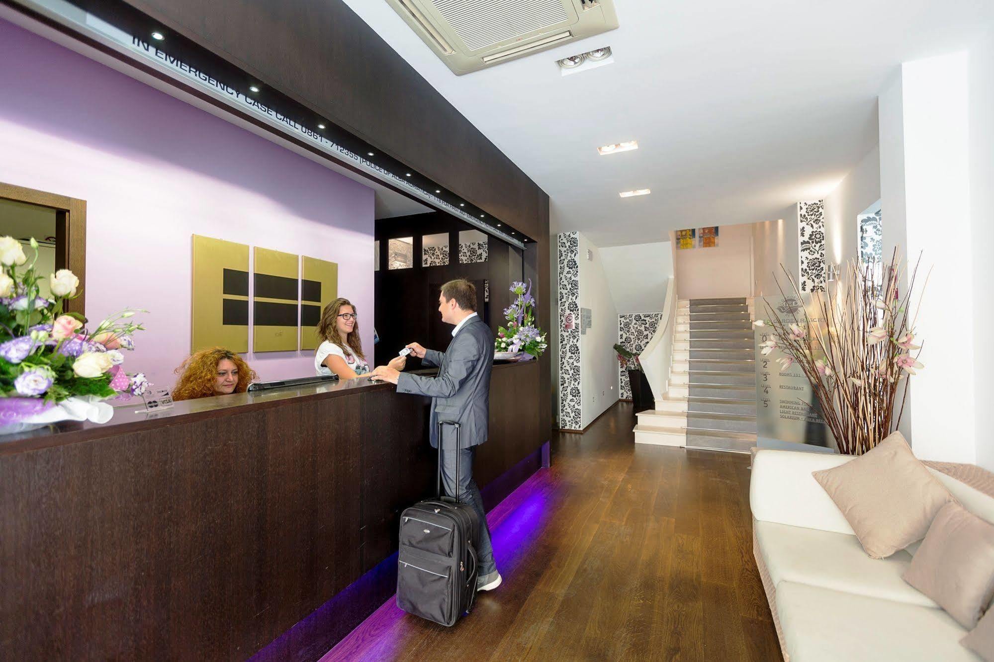 Medi Garden Hotel&Residence ألبا أدرياتيكا المظهر الخارجي الصورة