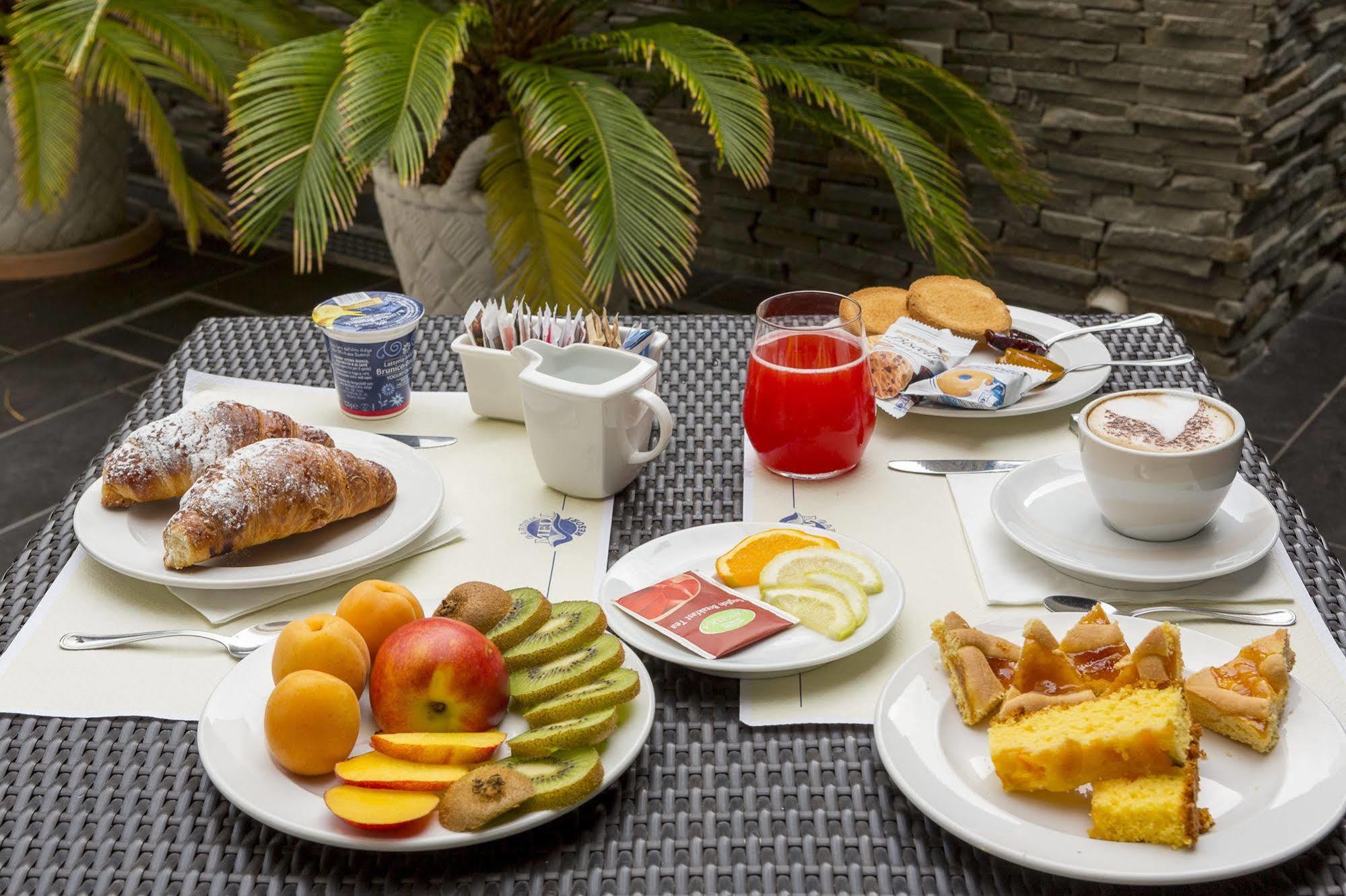 Medi Garden Hotel&Residence ألبا أدرياتيكا المظهر الخارجي الصورة